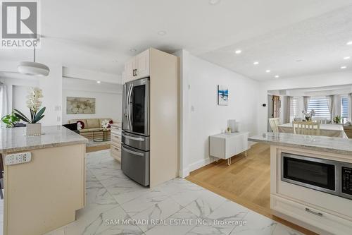 3071 Bayberry Drive, Mississauga, ON - Indoor Photo Showing Kitchen