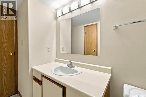 203 918 Argyle Avenue, Saskatoon, SK - Indoor Photo Showing Bathroom