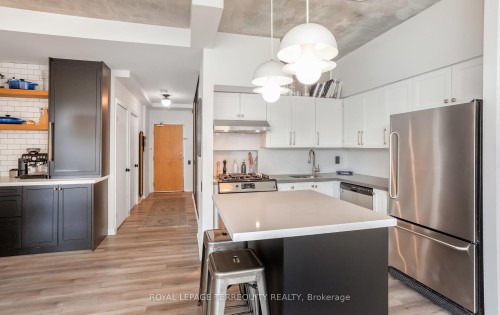 704-50 Camden Street, Toronto, ON - Indoor Photo Showing Kitchen With Upgraded Kitchen