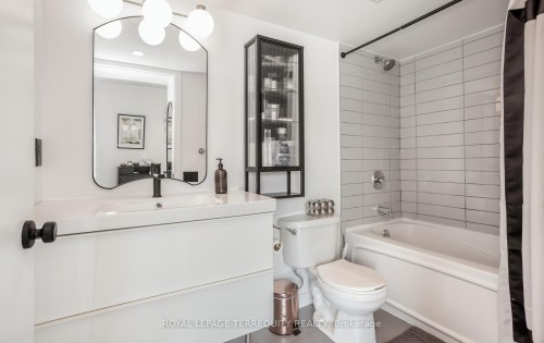 704-50 Camden Street, Toronto, ON - Indoor Photo Showing Bathroom