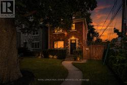 272 RUMSEY ROAD Toronto, ON M4G 1P9