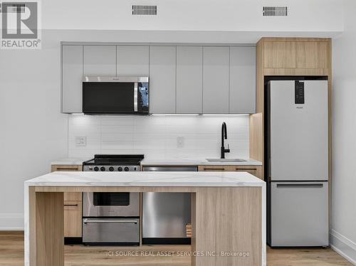 UNIT 6 - 28 NORCROSS ROAD , Toronto, Ontario M3H 2R4 4