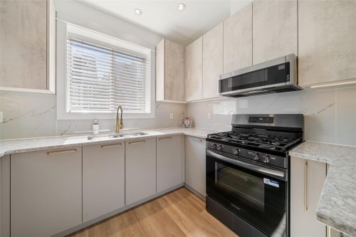 #105-1950 John Rd, Sidney, BC 