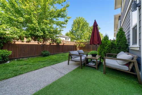#105-1950 John Rd, Sidney, BC 