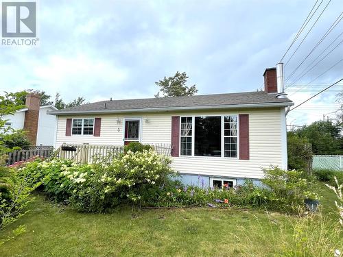 5 Lind Avenue  Grand Falls-Windsor, NL A2A 1V9