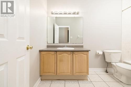 Main floor fulll bathroom - 127 Finn Court, Ottawa, ON - Indoor Photo Showing Bathroom