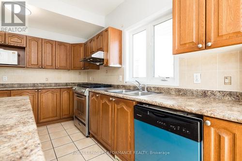 127 Finn Court, Ottawa, ON - Indoor Photo Showing Kitchen With Double Sink