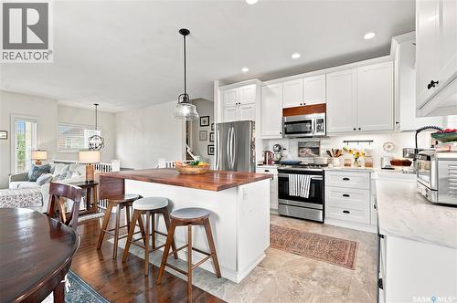 621 Braun Lane, Warman, SK - Indoor Photo Showing Kitchen With Stainless Steel Kitchen With Upgraded Kitchen