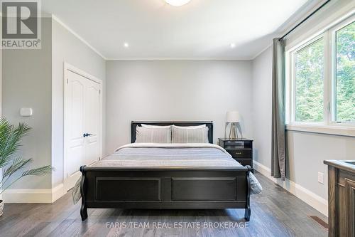 7 Duquette Court, Tiny, ON - Indoor Photo Showing Bedroom