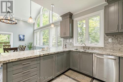7 Duquette Court, Tiny, ON - Indoor Photo Showing Kitchen With Upgraded Kitchen