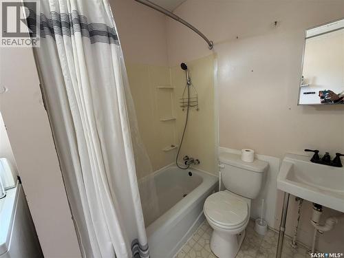 277 2Nd Avenue W, Melville, SK - Indoor Photo Showing Bathroom