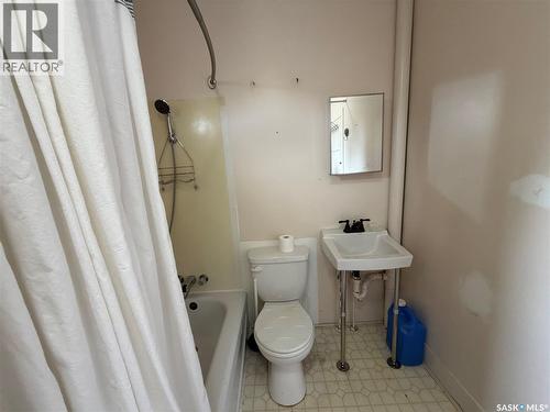 277 2Nd Avenue W, Melville, SK - Indoor Photo Showing Bathroom