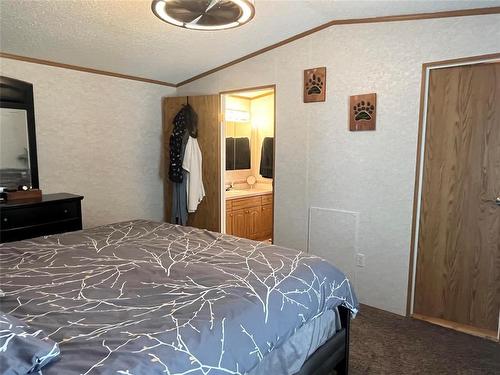 195 4Th Avenue, Rivers, MB - Indoor Photo Showing Bedroom