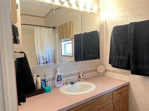 195 4Th Avenue, Rivers, MB - Indoor Photo Showing Bathroom