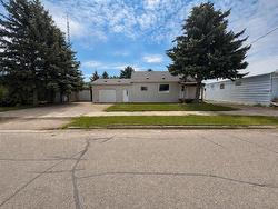 112 South Railway Avenue E  Deloraine, MB R0M 0M0