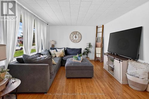 26 Mclean Boulevard, Perth, ON - Indoor Photo Showing Living Room