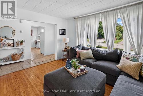 26 Mclean Boulevard, Perth, ON - Indoor Photo Showing Living Room