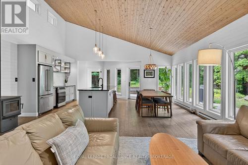 3063 Brewers Mills Road, Kingston (City North Of 401), ON - Indoor Photo Showing Living Room