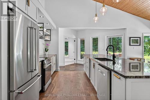 3063 Brewers Mills Road, Kingston (City North Of 401), ON - Indoor Photo Showing Kitchen With Upgraded Kitchen