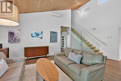 3063 Brewers Mills Road, Kingston (City North Of 401), ON - Indoor Photo Showing Living Room