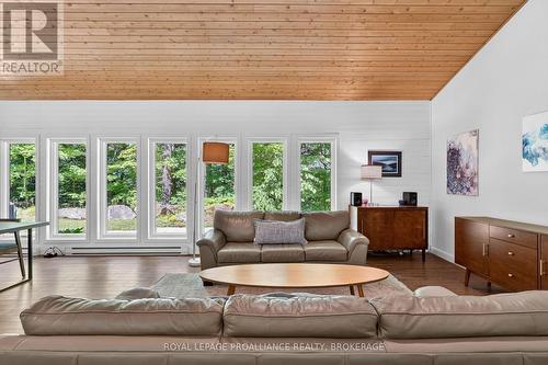 3063 Brewers Mills Road, Kingston (City North Of 401), ON - Indoor Photo Showing Living Room