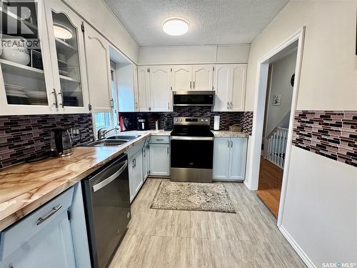 142 Peaker Avenue, Yorkton, SK - Indoor Photo Showing Kitchen With Double Sink