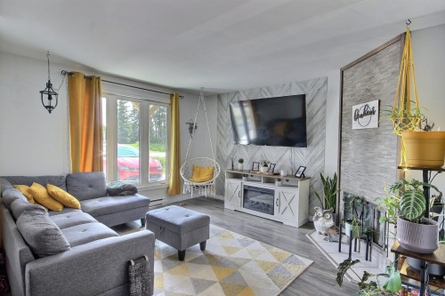 Salon - 2054 Boul. Témiscamingue, Rouyn-Noranda, QC - Indoor Photo Showing Living Room With Fireplace
