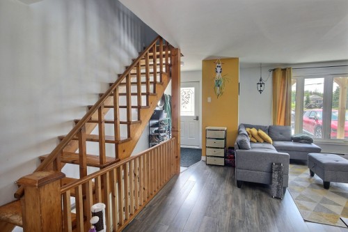 Salon - 2054 Boul. Témiscamingue, Rouyn-Noranda, QC - Indoor