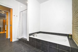 Salle de bains attenante à la CCP - 