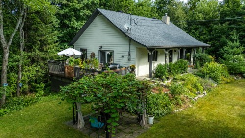 333 Ch. des Pins  Piedmont, QC J0R 1K0