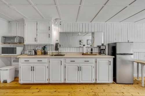 Cuisine - 765 Av. Ste-Brigitte, Sainte-Brigitte-De-Laval, QC - Indoor Photo Showing Kitchen