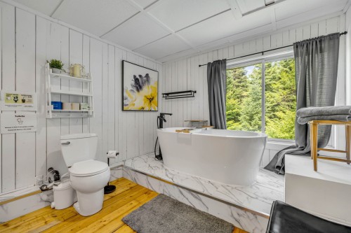 Salle de bains - 765 Av. Ste-Brigitte, Sainte-Brigitte-De-Laval, QC - Indoor Photo Showing Bathroom