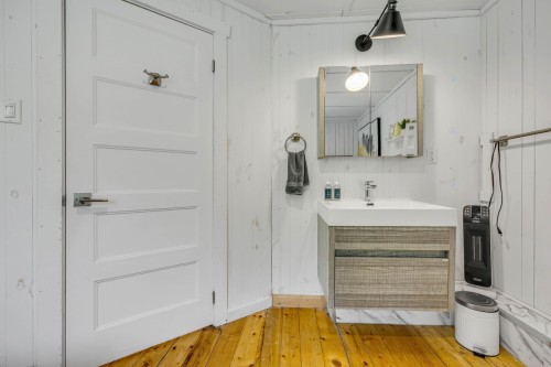 Salle de bains - 765 Av. Ste-Brigitte, Sainte-Brigitte-De-Laval, QC - Indoor