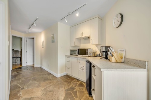 Cuisine - 765 Av. Ste-Brigitte, Sainte-Brigitte-De-Laval, QC - Indoor Photo Showing Kitchen