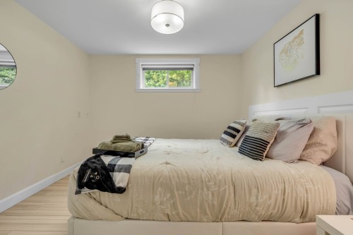 Chambre à coucher - 765 Av. Ste-Brigitte, Sainte-Brigitte-De-Laval, QC - Indoor Photo Showing Bedroom