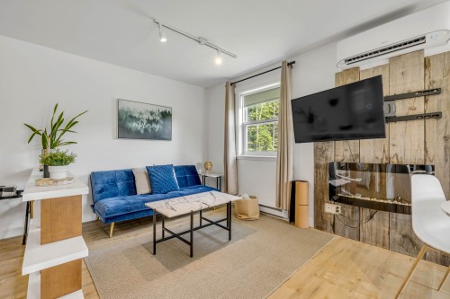 Salon - 765 Av. Ste-Brigitte, Sainte-Brigitte-De-Laval, QC - Indoor Photo Showing Living Room