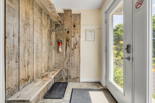 Hall d'entrée/Vestibule - 765 Av. Ste-Brigitte, Sainte-Brigitte-De-Laval, QC - Indoor Photo Showing Other Room