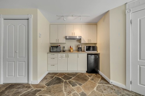 Cuisine - 765 Av. Ste-Brigitte, Sainte-Brigitte-De-Laval, QC - Indoor Photo Showing Kitchen