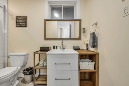 Salle de bains - 765 Av. Ste-Brigitte, Sainte-Brigitte-De-Laval, QC - Indoor Photo Showing Bathroom