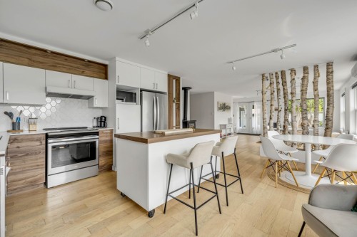 Cuisine - 765 Av. Ste-Brigitte, Sainte-Brigitte-De-Laval, QC - Indoor Photo Showing Kitchen With Upgraded Kitchen