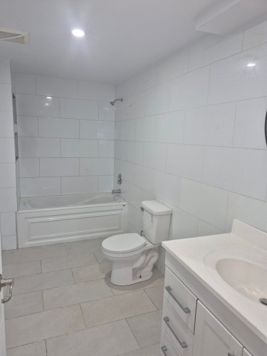 Bathroom - 14A Rue De Bayeux, Laval (Laval-Des-Rapides), QC - Indoor Photo Showing Bathroom