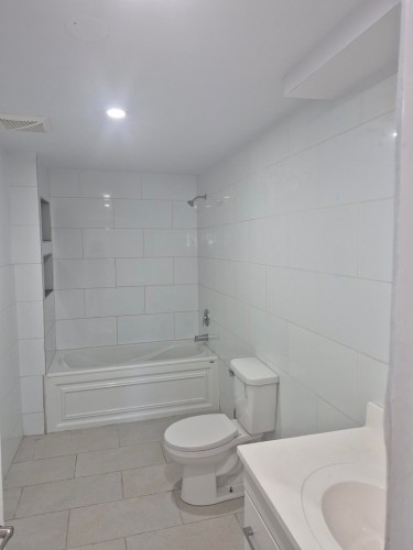 Bathroom - 14A Rue De Bayeux, Laval (Laval-Des-Rapides), QC - Indoor Photo Showing Bathroom