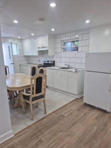 Kitchen - 14A Rue De Bayeux, Laval (Laval-Des-Rapides), QC - Indoor