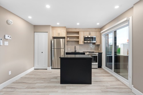 Cuisine - 2-6755 Rue Clark, Montréal (Rosemont/La Petite-Patrie), QC - Indoor Photo Showing Kitchen With Upgraded Kitchen