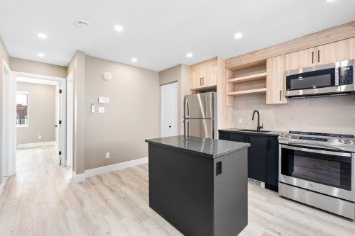 Cuisine - 2-6755 Rue Clark, Montréal (Rosemont/La Petite-Patrie), QC - Indoor Photo Showing Kitchen With Upgraded Kitchen