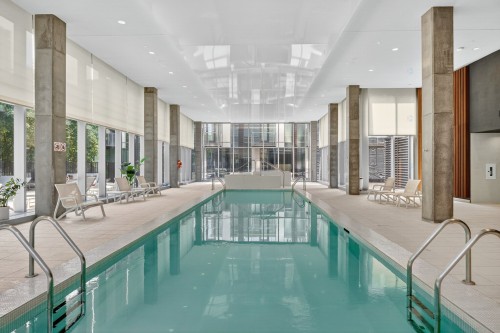 Piscine - 803-1450 Boul. René-Lévesque O., Montréal (Ville-Marie), QC - Indoor Photo Showing Other Room With In Ground Pool