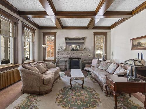 43 Summit Avenue, Thunder Bay, ON - Indoor Photo Showing Living Room With Fireplace