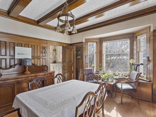 43 Summit Avenue, Thunder Bay, ON - Indoor Photo Showing Dining Room