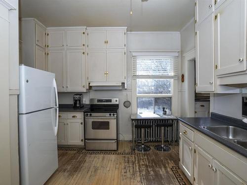 43 Summit Avenue, Thunder Bay, ON - Indoor Photo Showing Kitchen