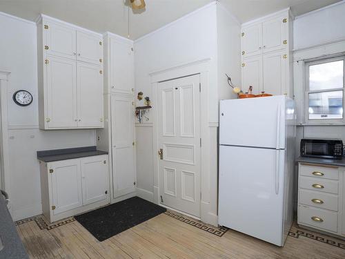 43 Summit Avenue, Thunder Bay, ON - Indoor Photo Showing Kitchen